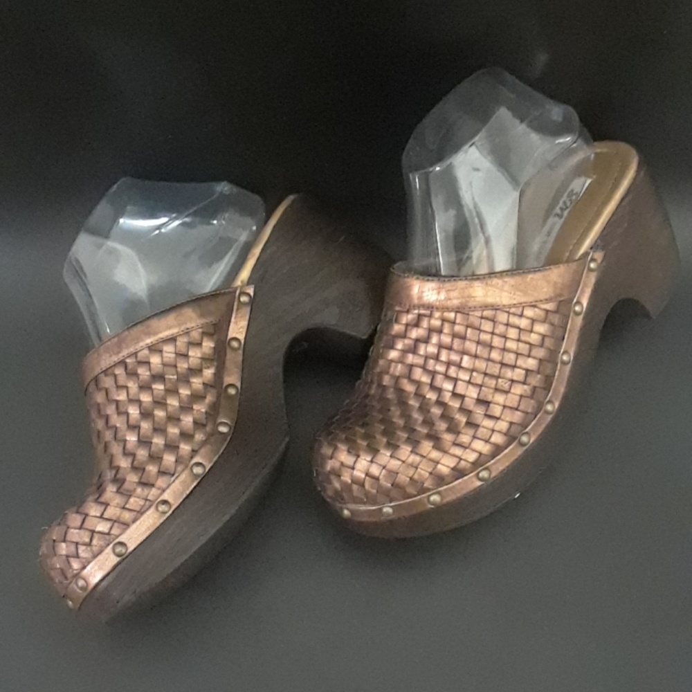 SM New York Coskar Woven Clogs